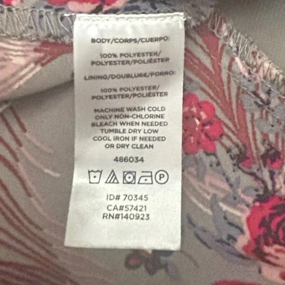 LOFT Gray, floral, peacock feather, layered
Sleeveless Blouse Size: MP NWOT - Picture 8 of 9